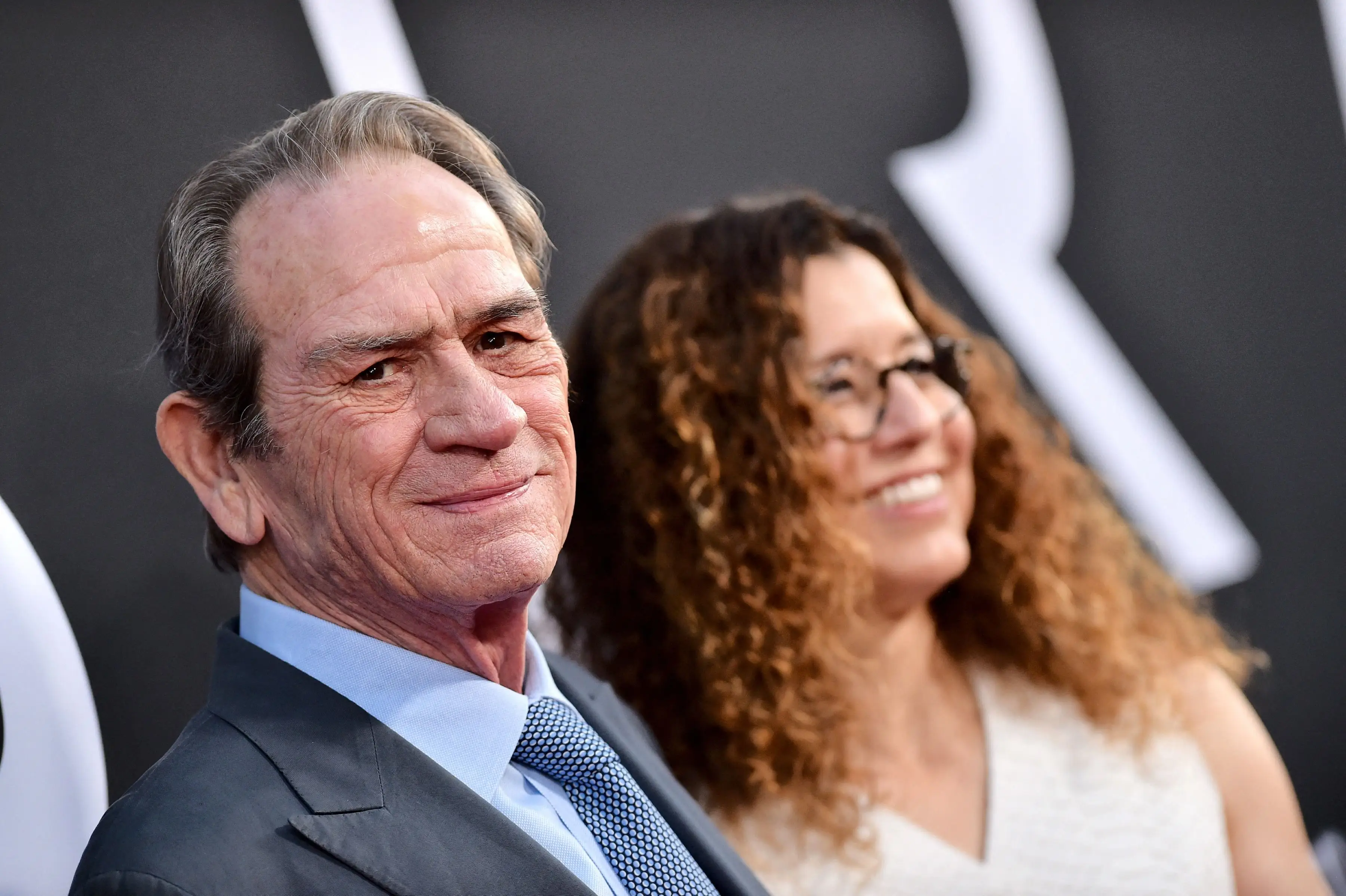 Wer ist die Frau von Tommy Lee Jones, Dawn Laurel Jones?