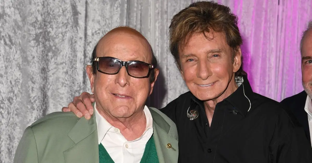 Barry Manilow og Clive Davis backstage The FLA Live Arena