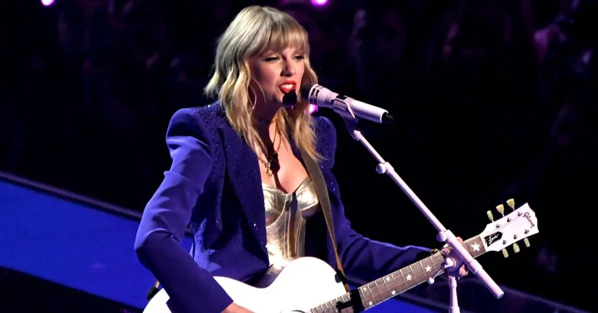 Taylor Swift tritt auf