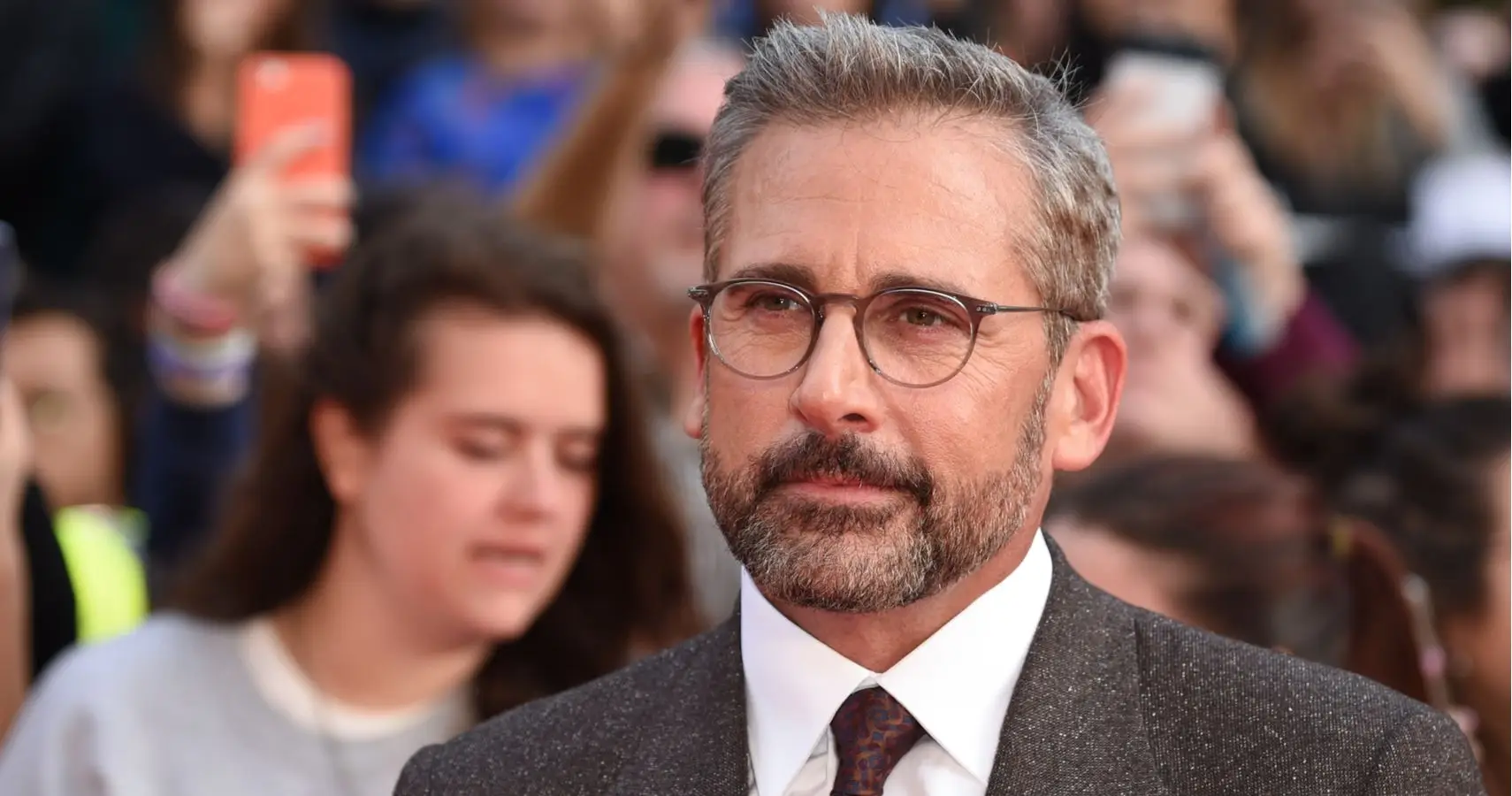 Steve Carell bär glasögon