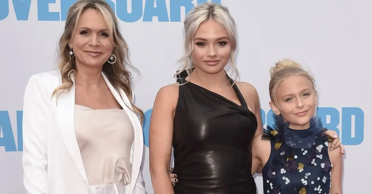 Barbara Alyn Woods, Natalie Alyn Lind und Alyssa Alyn Lind posieren zusammen