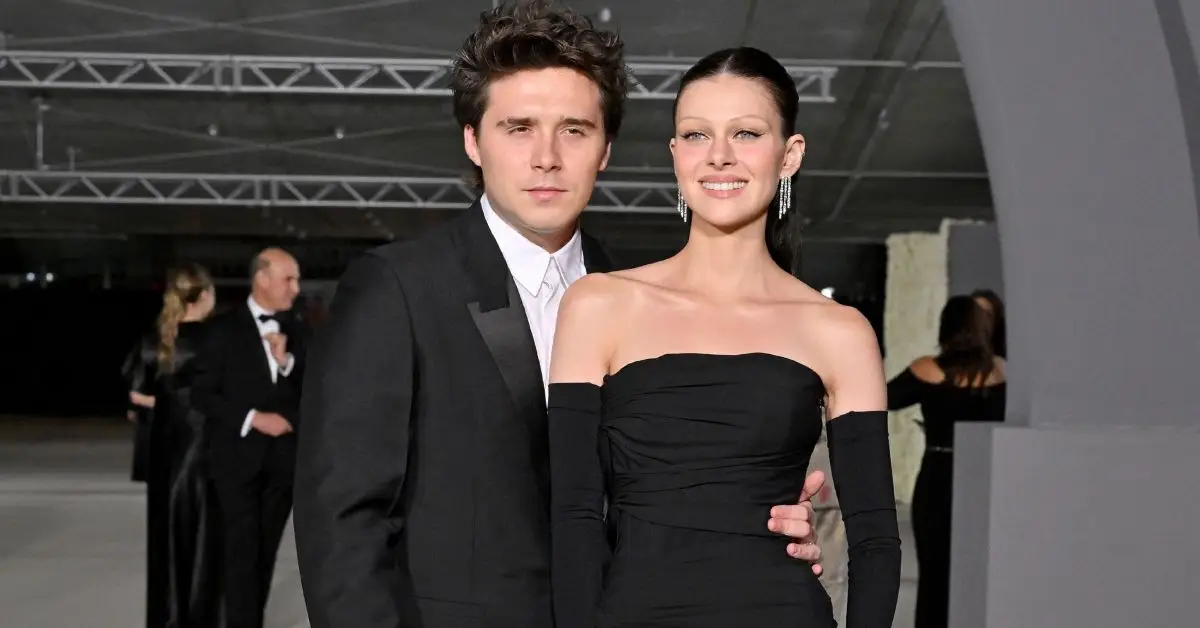 Brooklyn Beckham e Nicola Peltz em um evento chique