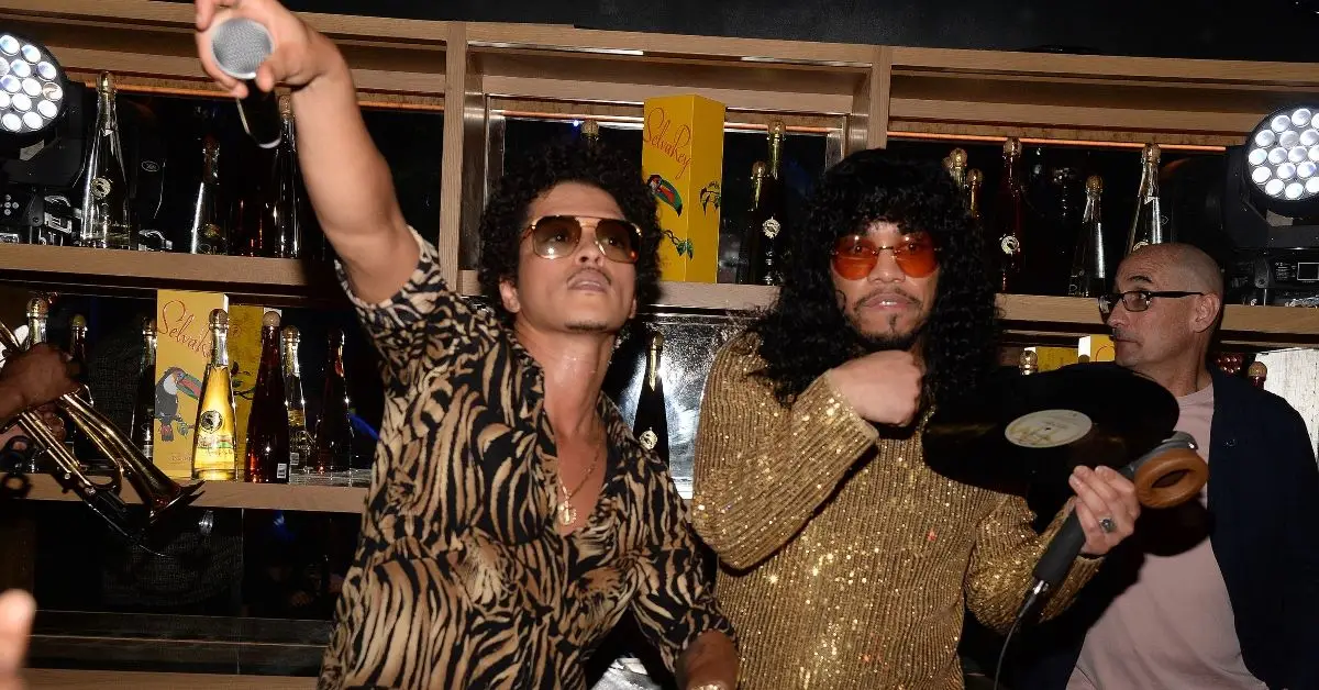 Bruno Mars i Anderson .Paak grają w przedstawieniu