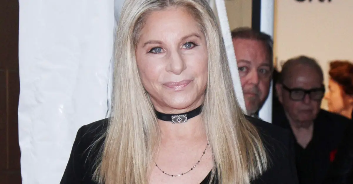 barbra streisand iført sort