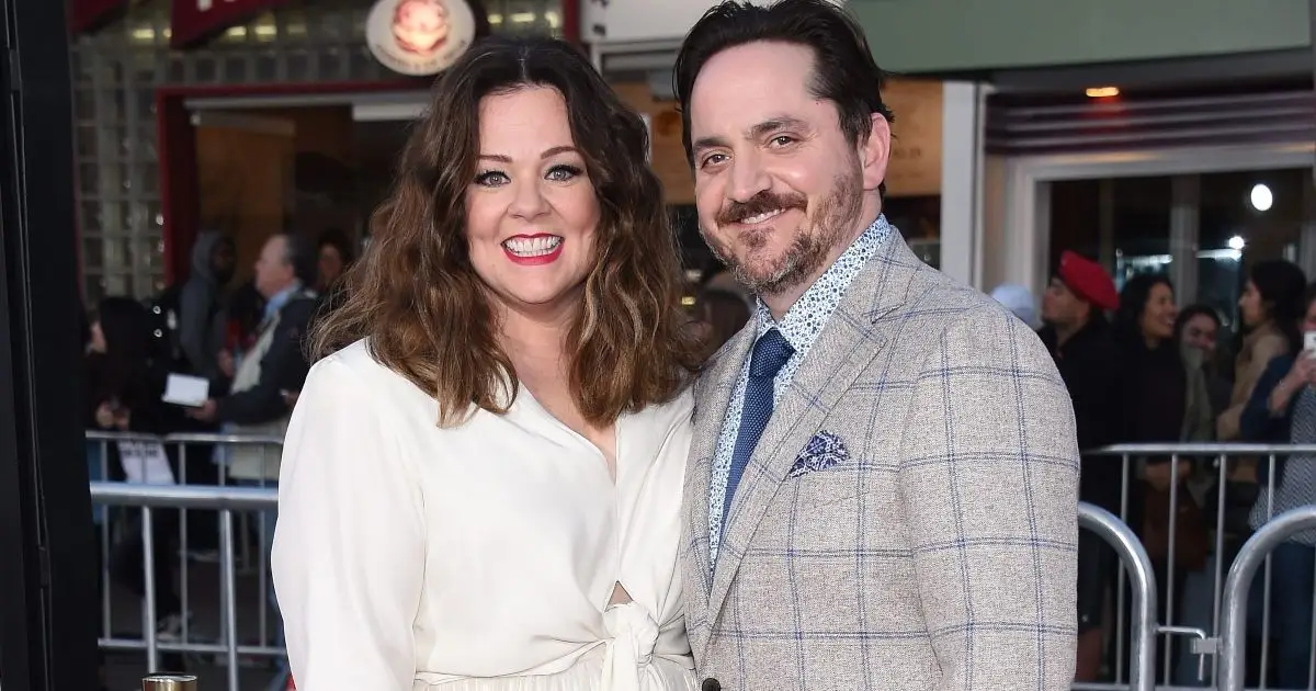 Melissa McCarthy indossa un abito nero