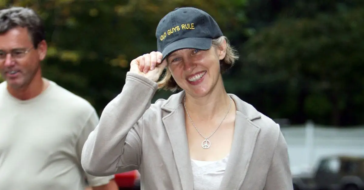 Lissy Newman vor ihren Eltern