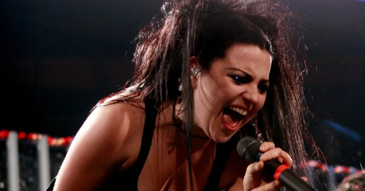 Amy Lee d'Evanescence se cache des projecteurs avec son mari Josh Hartzler après avoir apparemment quitté l'industrie musicale