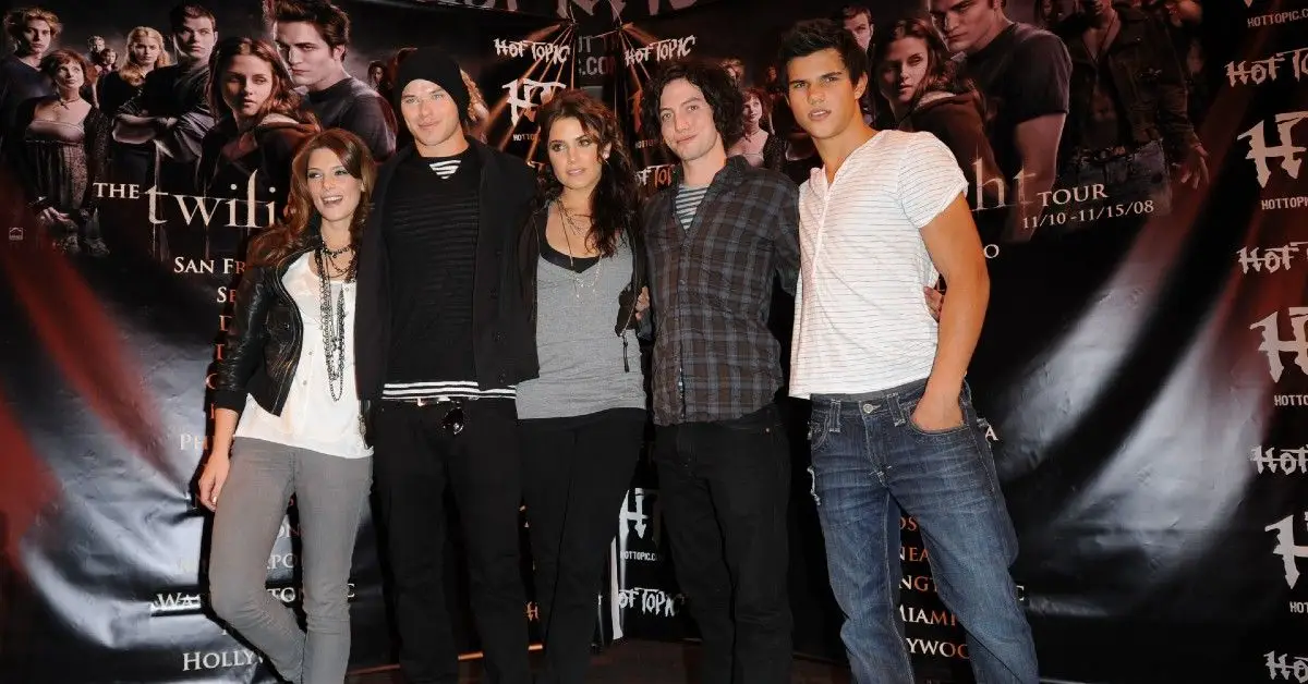 ג'קסון רת'בון, אשלי גרין, טיילור לאוטנר, קלן לוץ, ניקי ריד בקומיקון