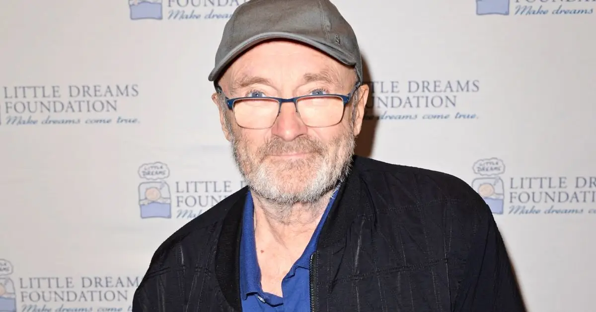 Phil Collins fotí na tlačovej konferencii