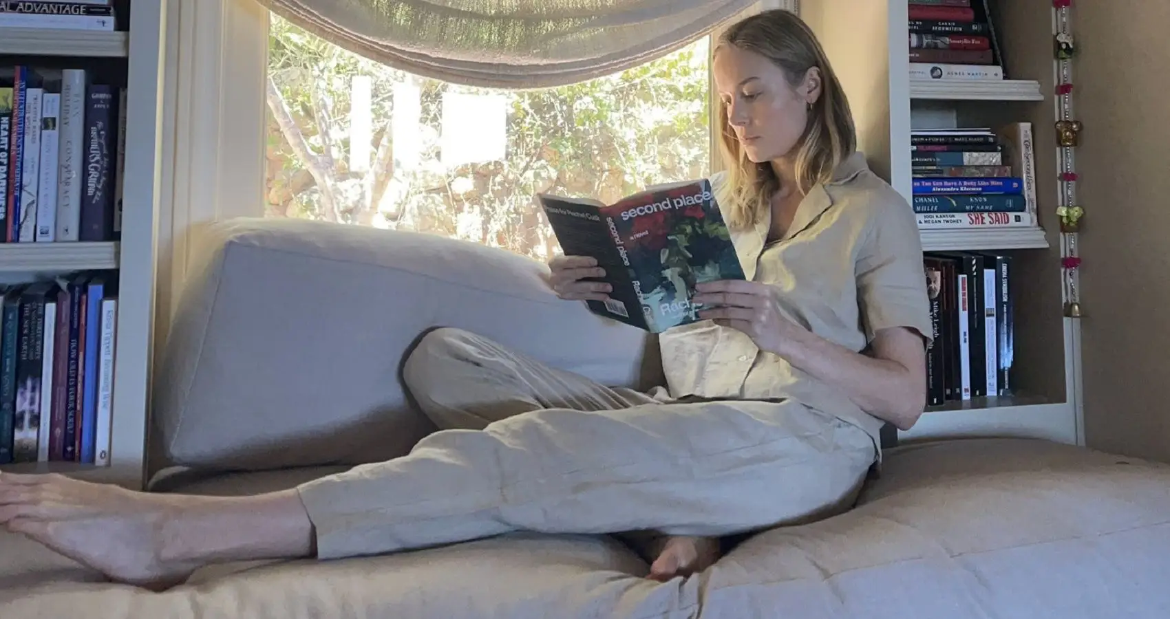 הסיבה המוזרה למעריצים הם אובססיביים לחלוטין לרגליו של ברי לארסון