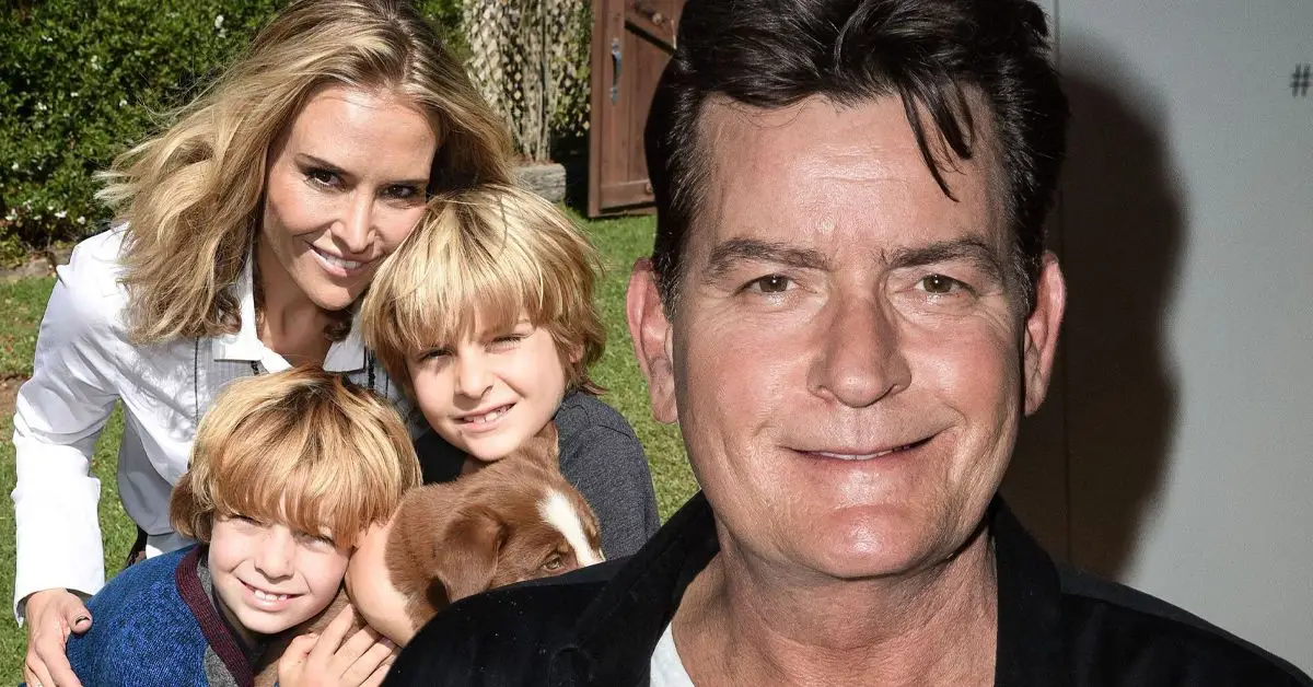 Brooke Mueller e Charlie Sheen con i loro figli.