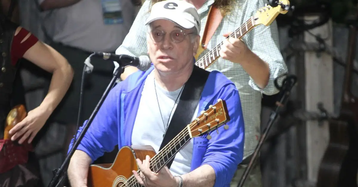 Paul Simon döv