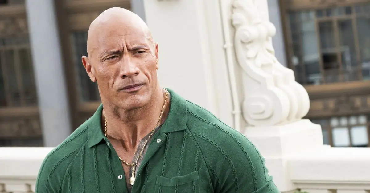 Dwayne Johnson ha rivelato se si identifica come bianco o nero in una rara intervista in podcast