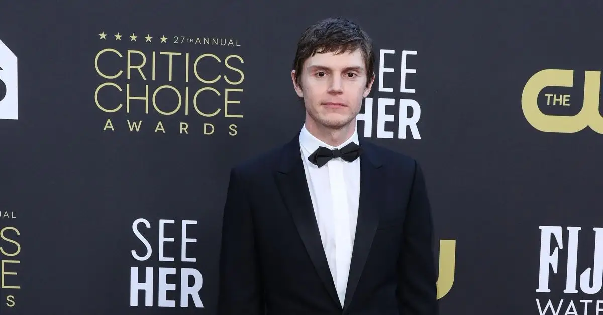 레드카펫 위의 에반 피터스