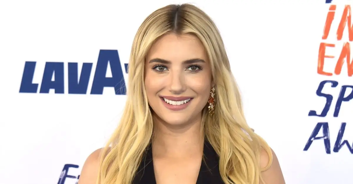 레드카펫 위의 엠마 로버츠