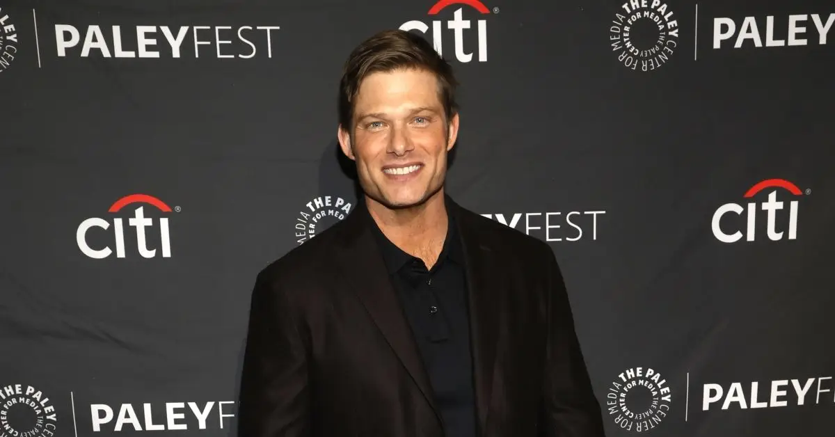 כריס קארמק על השטיח האדום