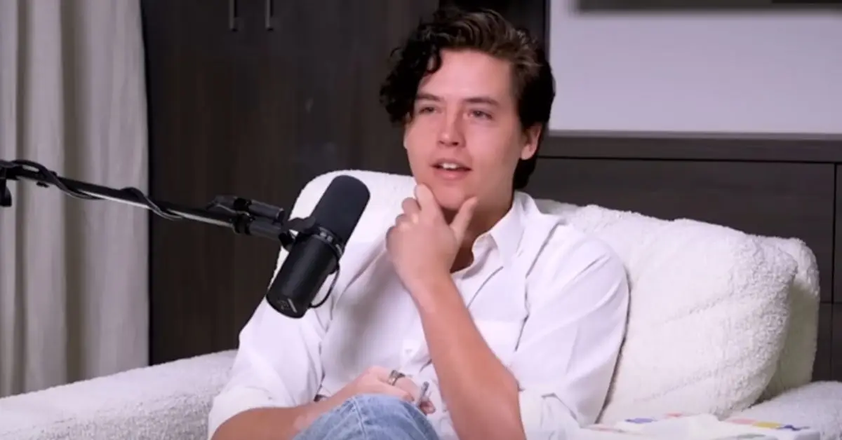 Cole Sprouse Call Her Daddy Postcast Vzhled