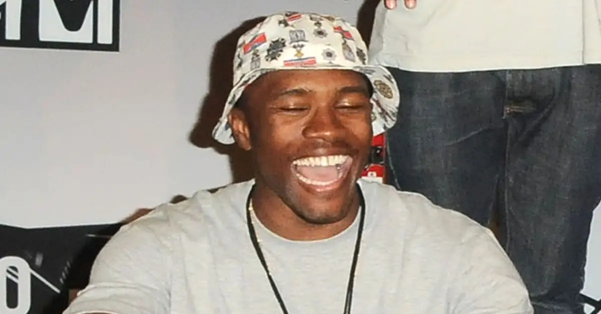 Frank Ocean riendo