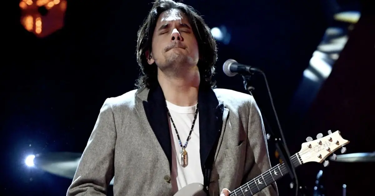 John Mayer sort-il avec quelqu'un sous le radar ?