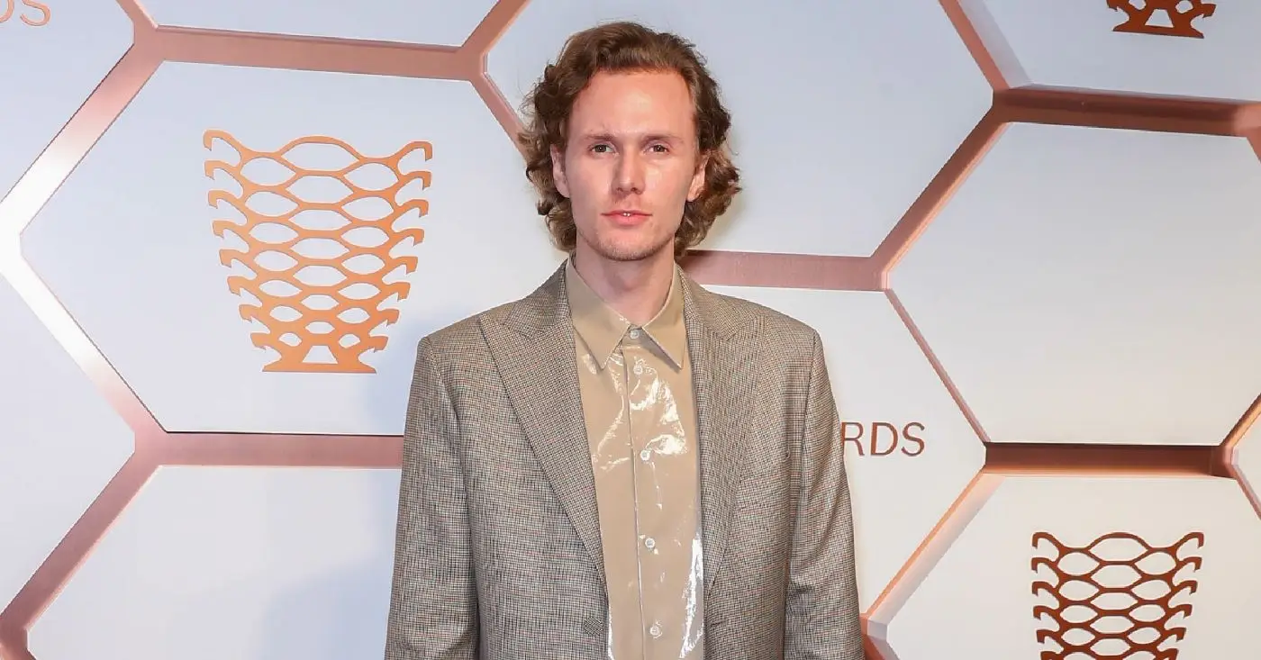 בארון הילטון על השטיח האדום