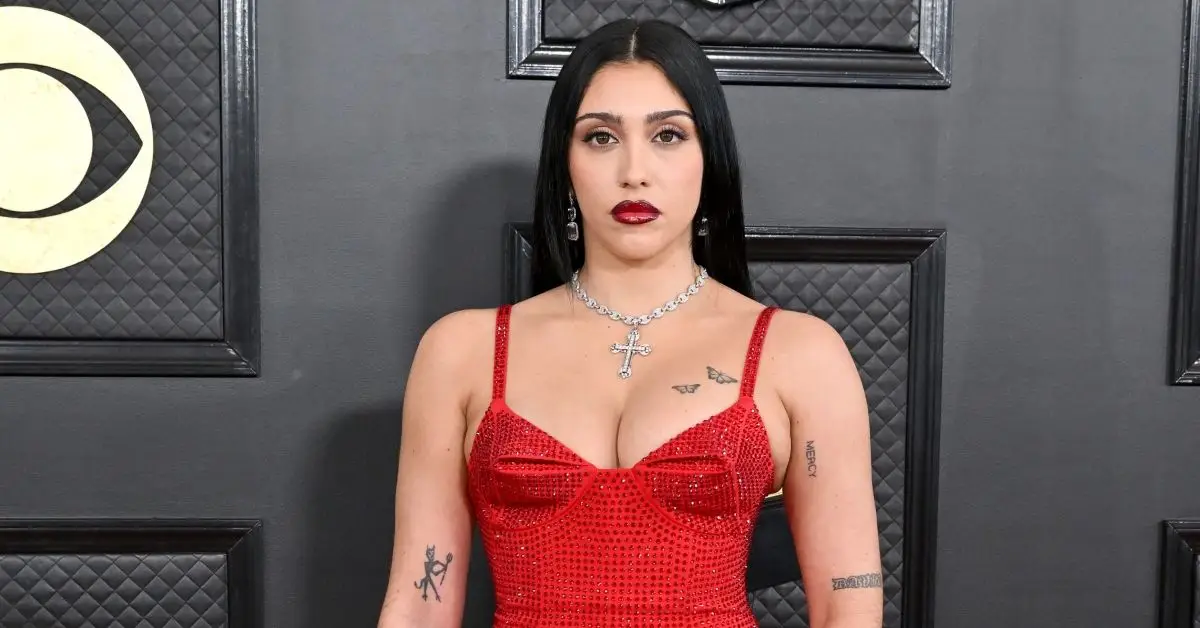 Lourdes Leon på röda mattan