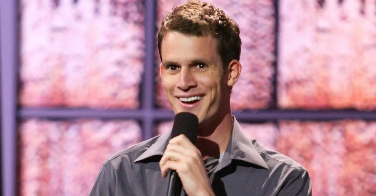 Daniel Tosh는 2005년 Carson Daly와 함께 Last Call에서 스탠드업 코미디를 선보였습니다.