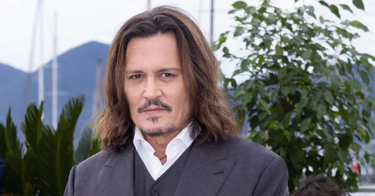 Johnny Depp iført jakkesæt