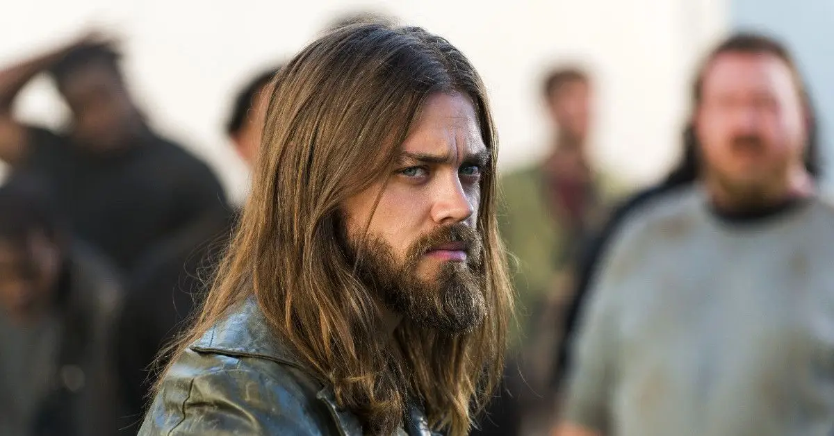 Tom Payne ako Ježiš vo Walking Dead (1)