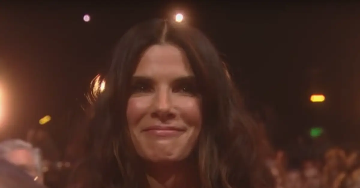 סנדרה בולוק רגשנית