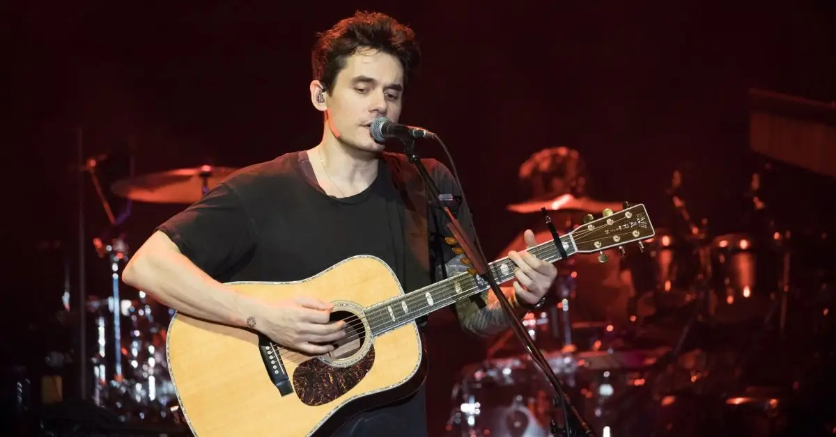 John Mayer se apresentando