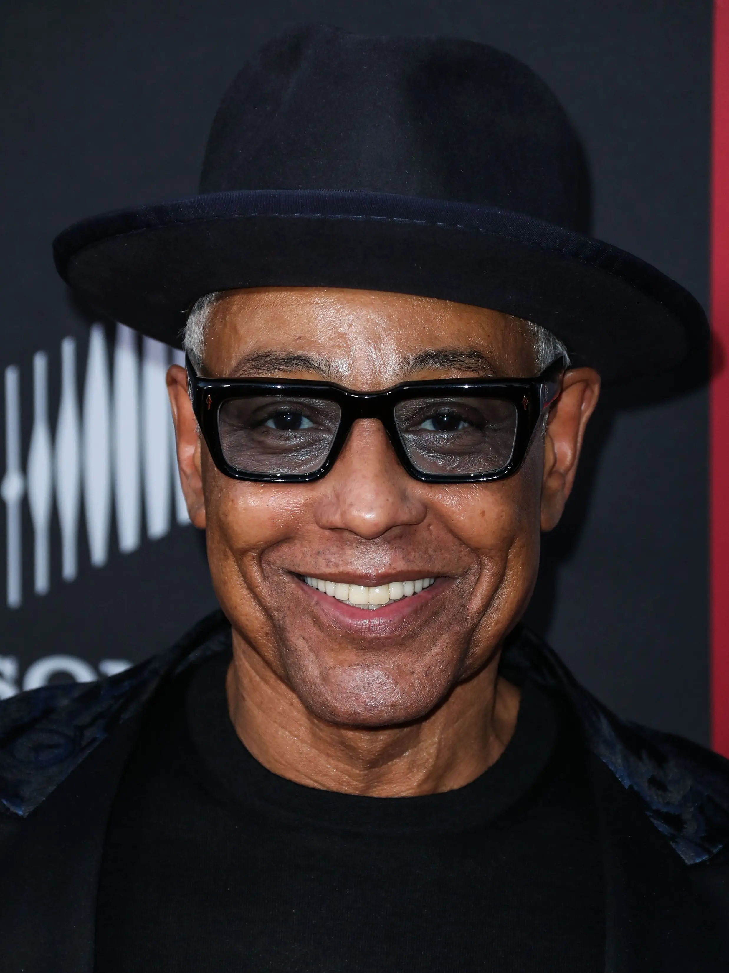 Qual é o patrimônio líquido de Giancarlo Esposito do Caleidoscópio?