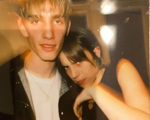 Wie nah steht Levon Roan Thurman Hawke seiner „Stranger Things“-Starschwester Maya?