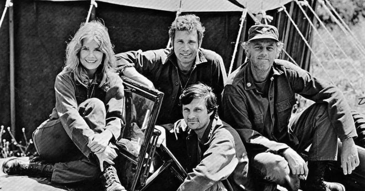 mash-cast-preto-e-branco-1971