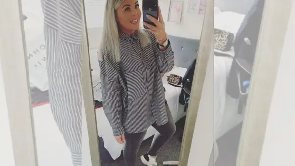 Oversized shirt with skinny jeans