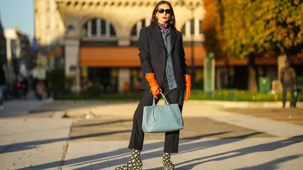 Woman in leather gloves 