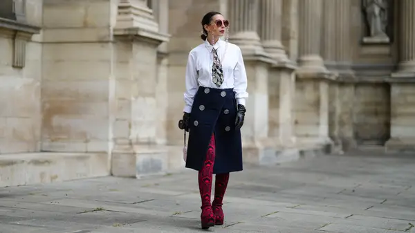 Woman in black gloves 