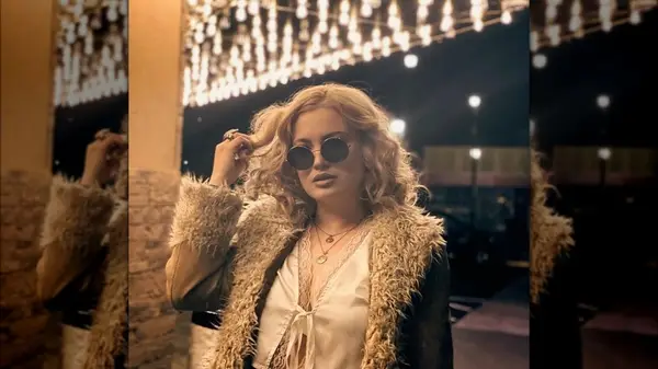 woman as Penny Lane from Almost Famous