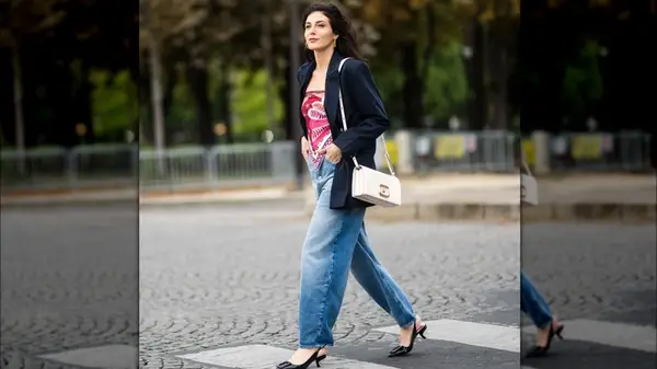 A woman in balloon jeans 