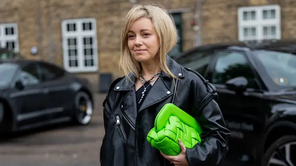 Woman with a woven bag 