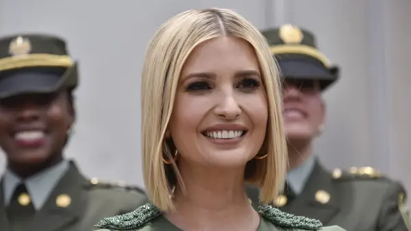 ארון הבגדים המביך תקלה איוונקה טראמפ לעולם לא תחיה