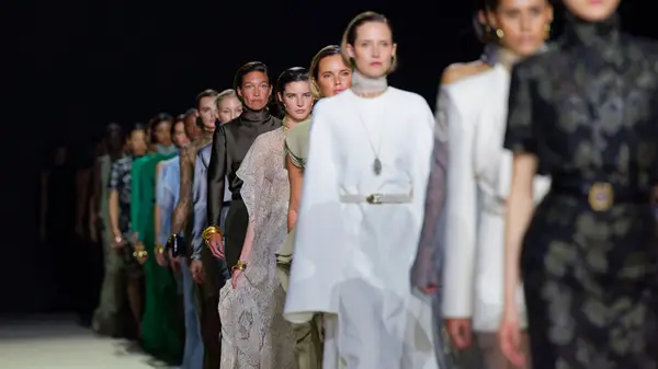 As tendências de cores que têm em seu radar de moda para o outono 2025