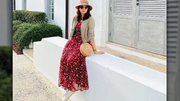 Dark red dress and sneakers
