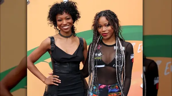 Y2K fashion model in choker