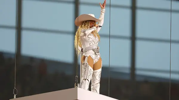 Beyoncé accepted her Grammy award