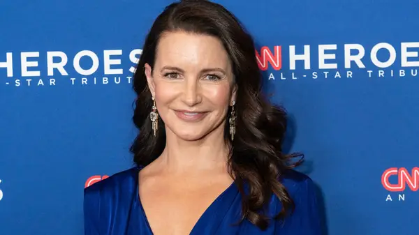 Kristin Davis on the red carpet in a blue dress