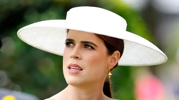 5 tendencias obsoletas La princesa Eugenie fue atrapada usando
