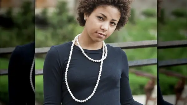 Woman wearing pearls 