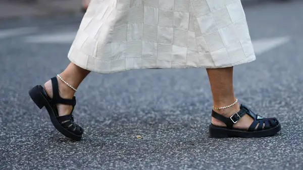 pearl anklet with black sandals