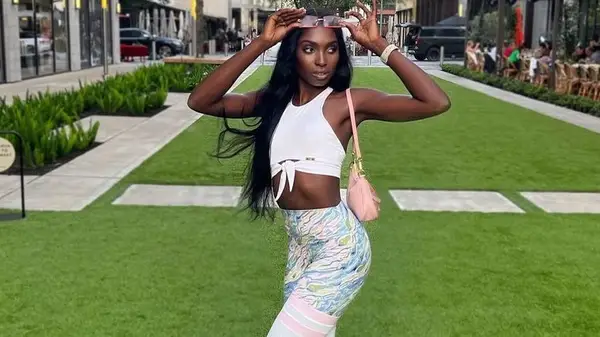 Woman wearing pink purse