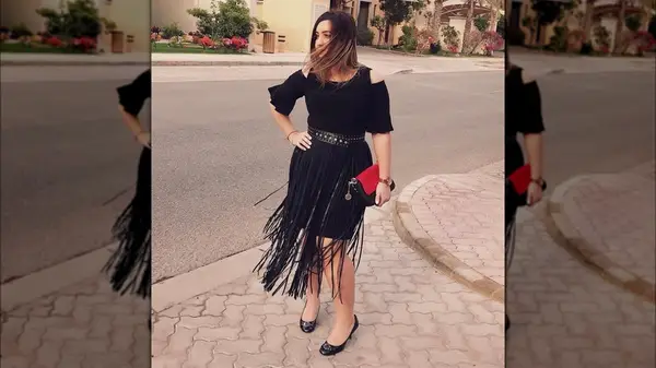 Woman wearing a fringe belt